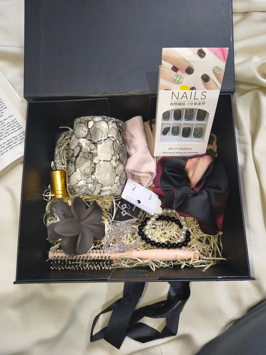The Radiant Elegance Gift Hamper (Exclusive)