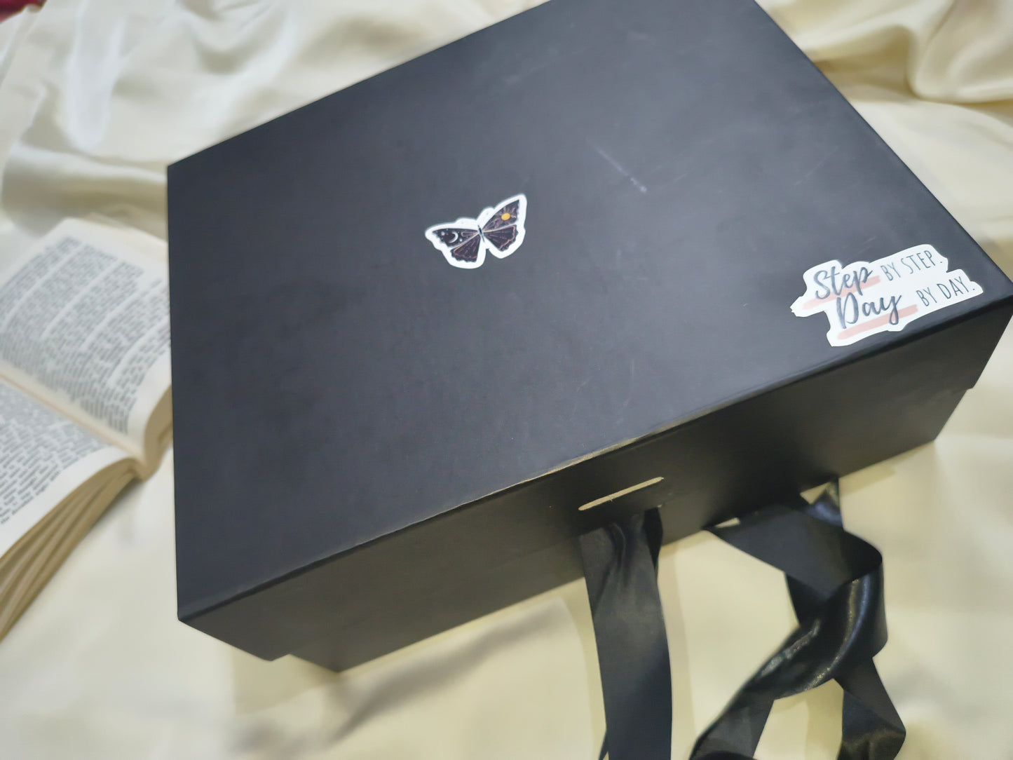 The Radiant Elegance Gift Hamper (Exclusive)